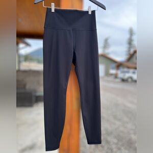 Aritzia - TnAction Black High Rise Leggings | Size M | 25” Inseam | EUC